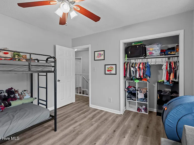 210 E Willowood Ln — Photo 17