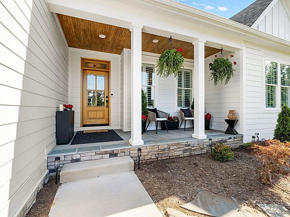 3rd image of 116 Applewood Dr
