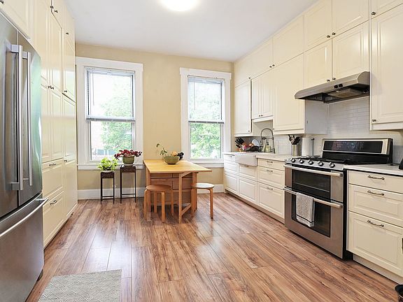 3rd image of 25-48 18th St #2