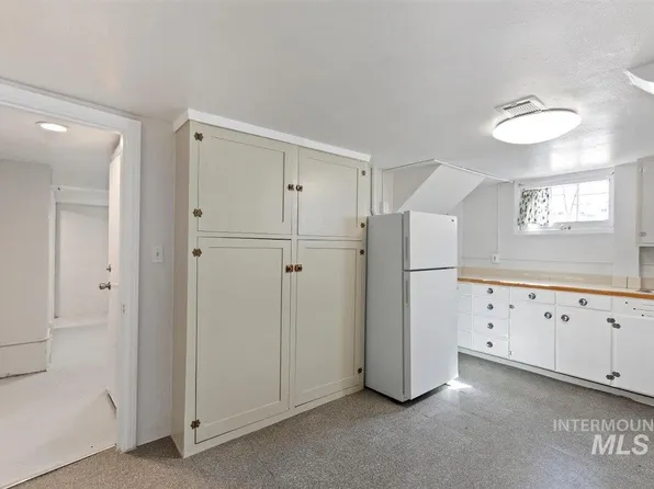 224 S Locust St #B, Nampa, ID 83686