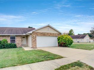 908 Briarwood Ct, Charleston, IL