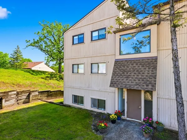 48 Oak Hill Colony APT 9, Fox Lake, IL 60020