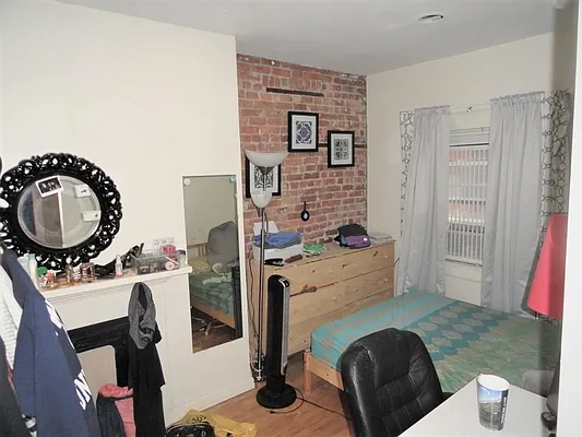 Rented by Bank Neary | media 26