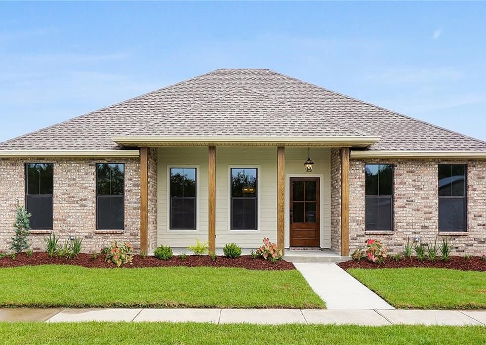 1st image of 2908 Woods Dr