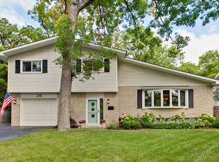 218 W Scranton Ave, Lake Bluff, IL