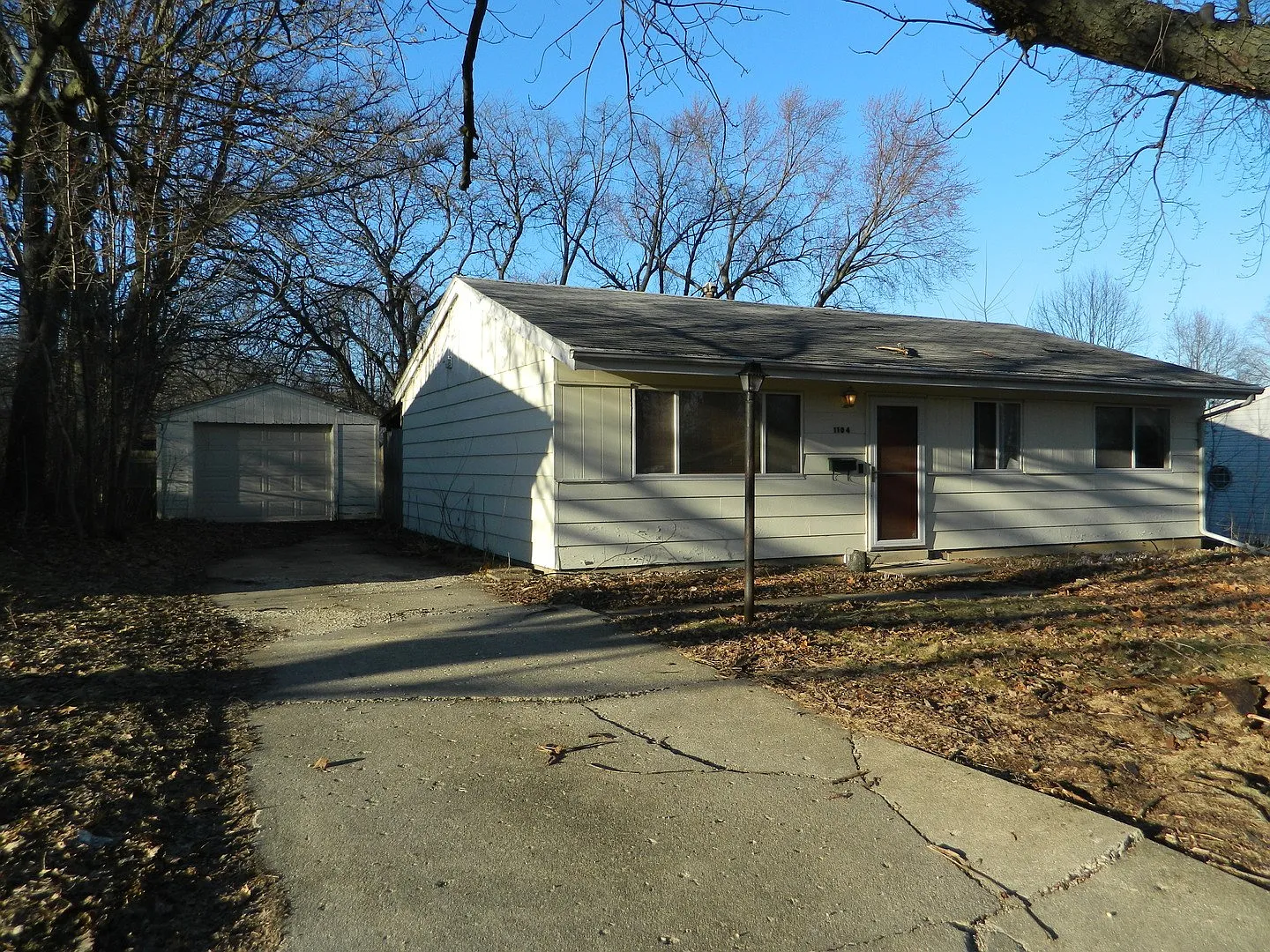 1104 Julienne Dr photo 1