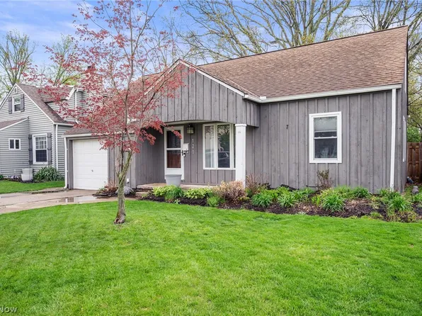 121 Beck Rd, Avon Lake, OH 44012