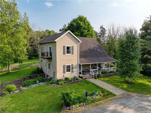 1544 Paddy Ln, Macedon, NY 14502