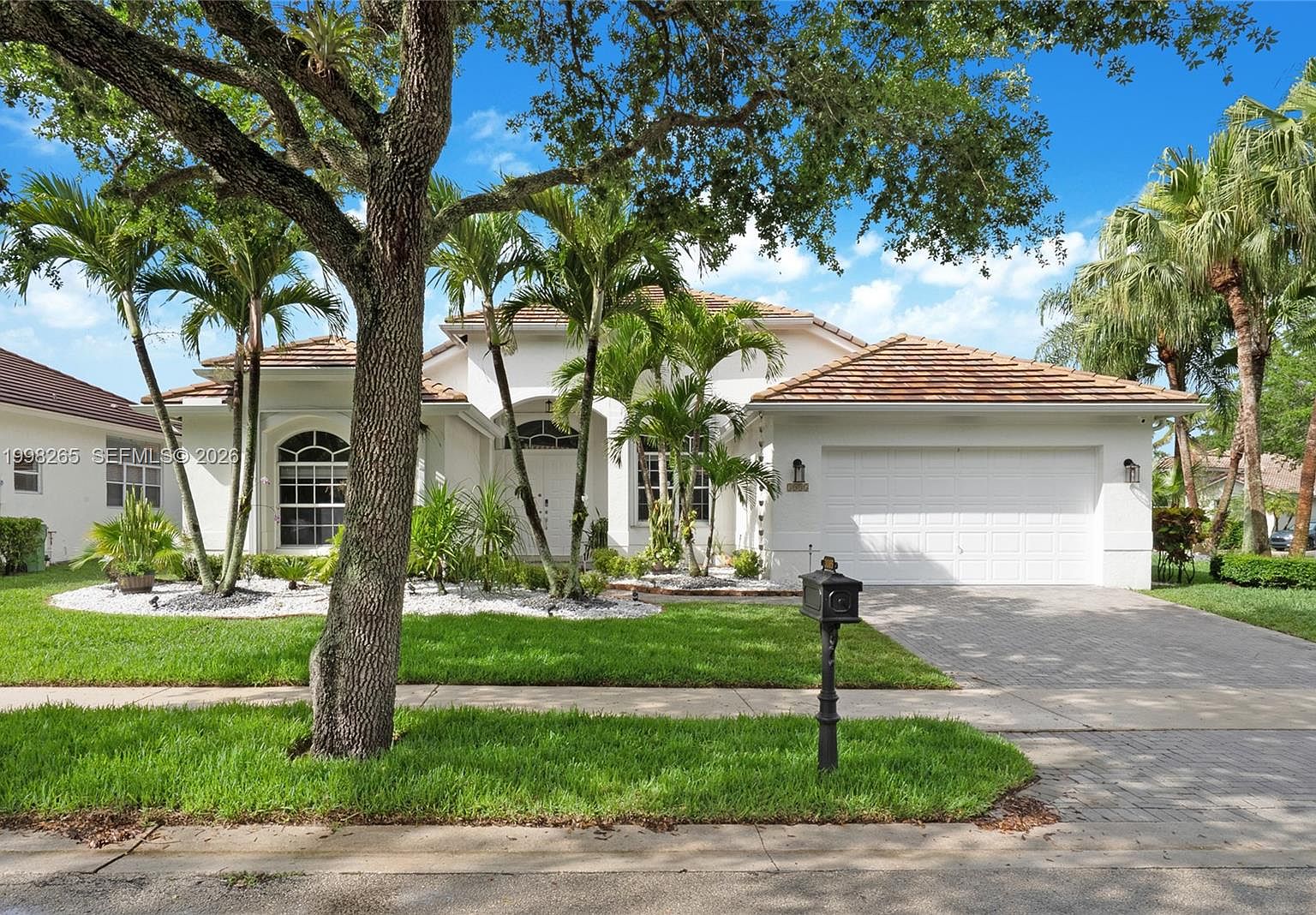3085 Lakewood Cir