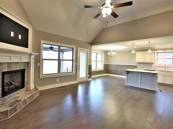 5th image of 1444 Hereford Blvd #40