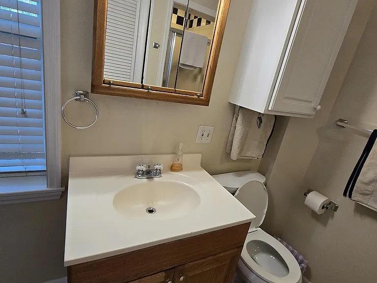 1200 Clay Ave — Photo 15