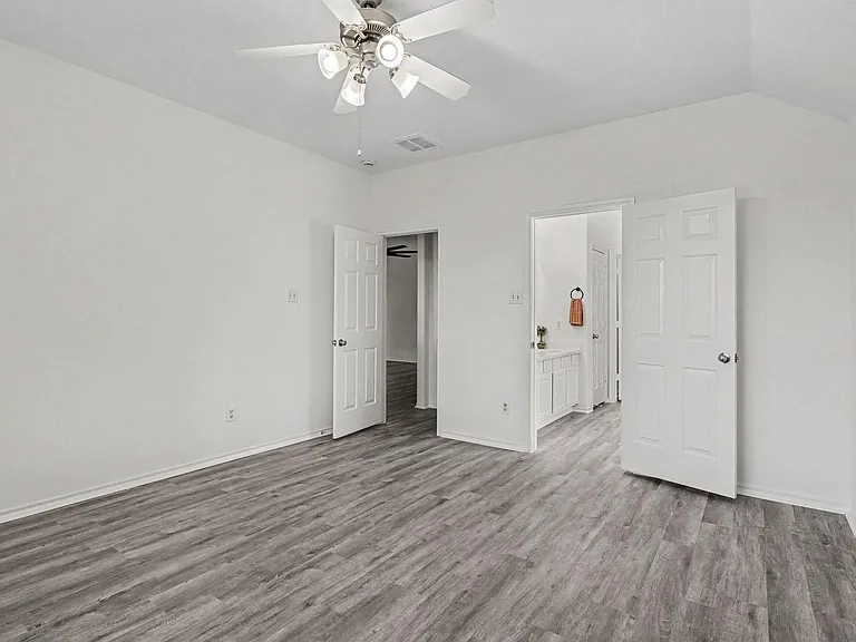 18314 Manorcliff Ln — Photo 17