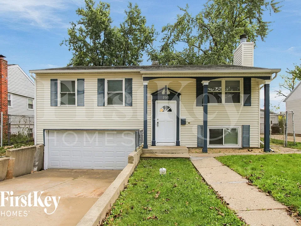381 E Montana Ave