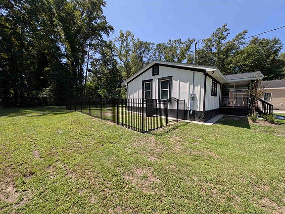 4th image of 2201 Livingston Ln