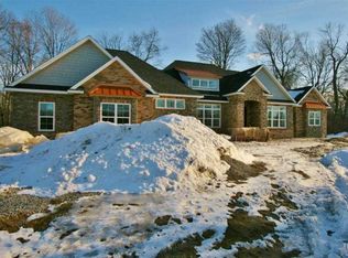 818 Canyon Cliffs Rd, Huntertown, IN 46748