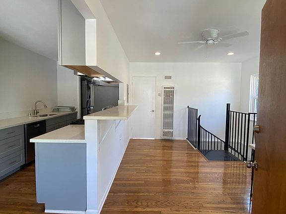 UPSTAIRS LIVING/ DINING ROOM