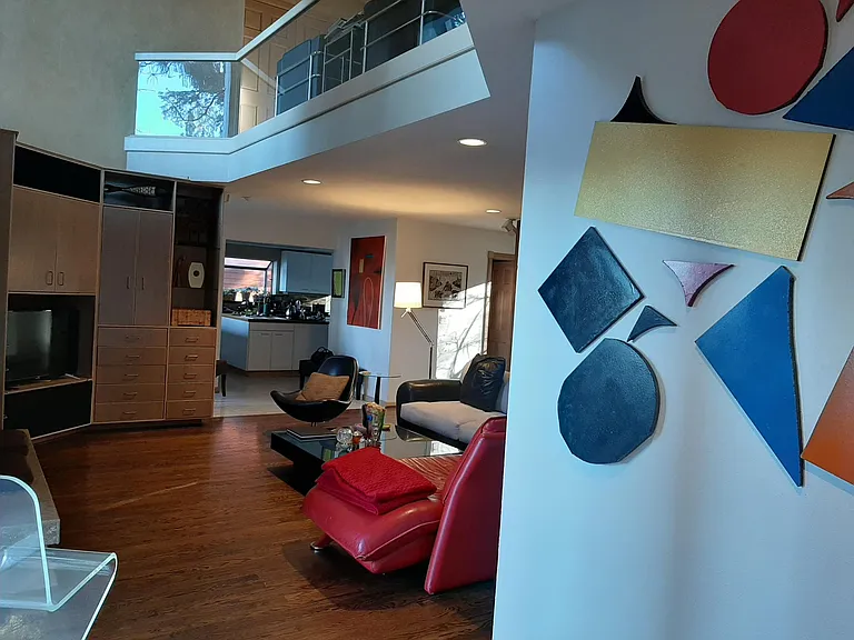 1055 Skyland Dr — Photo 4