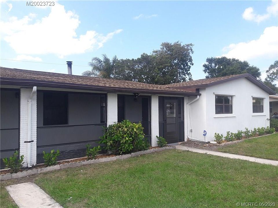 1st image of 121 SE Serenata Ct