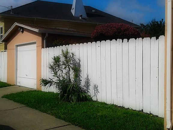 3rd image of 2534 Bush Ave