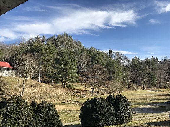 3rd image of 77 Autumn Ln