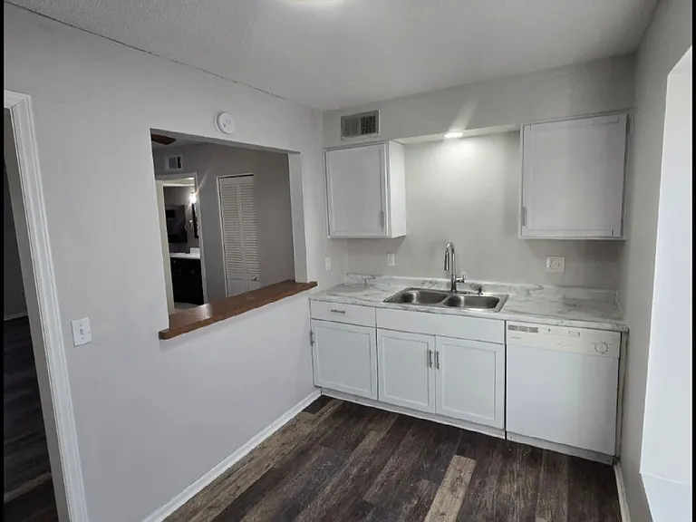 8721 Countryshire Ln #4 — Photo 8