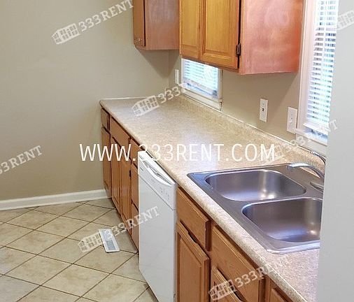 4th image of 13604 Applewood Dr