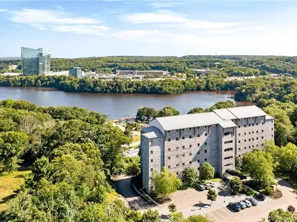 586 W Thames St APT 103, Norwich, CT 06360