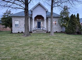 1118 Silvercrest Ln, Louisville, KY 40223