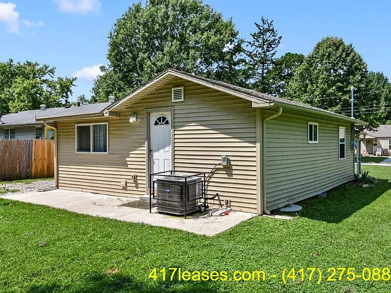 2518 N Weller Ave — Photo 25