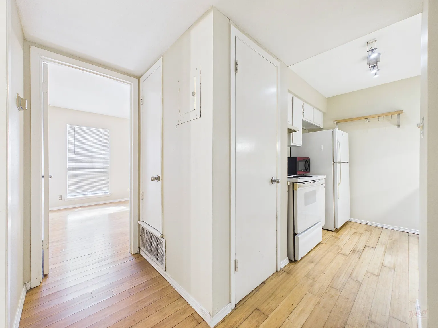 202 E 45th St Apt 203 — Photo 4