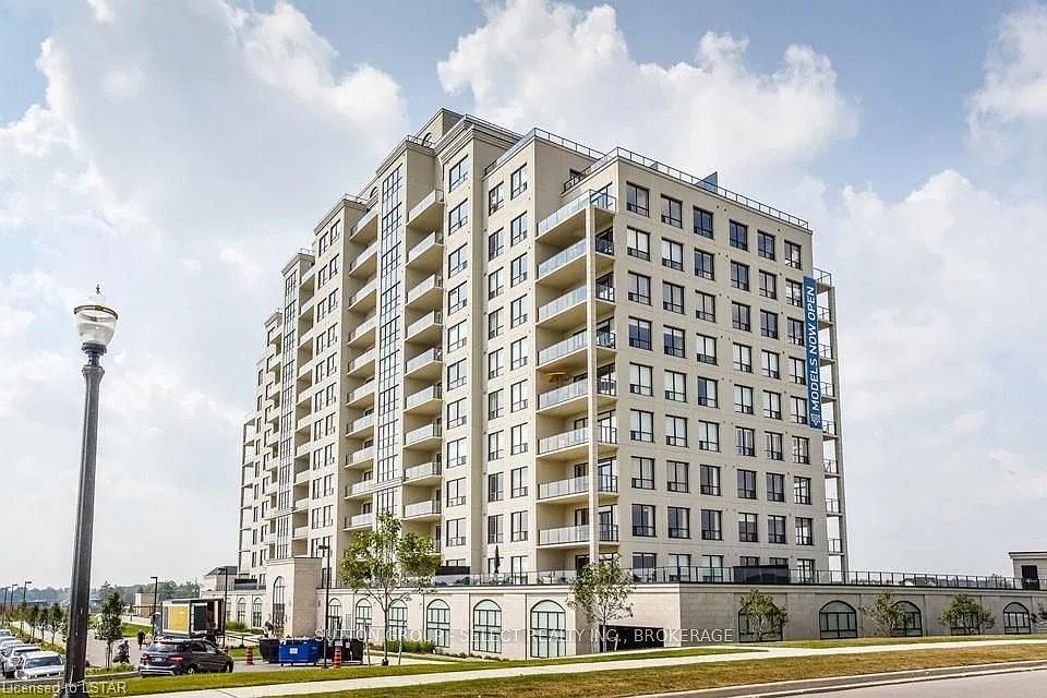 260 Villagewalk Blvd #802