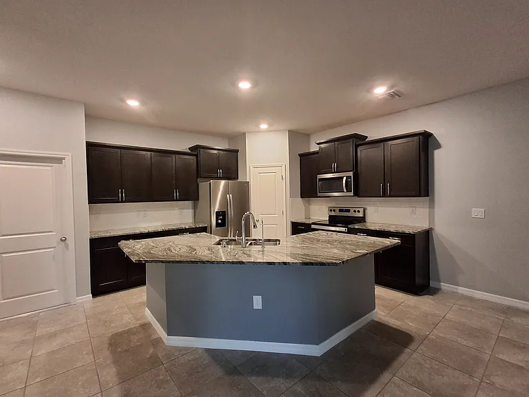 7891 Stonebrook Cir — Photo 31
