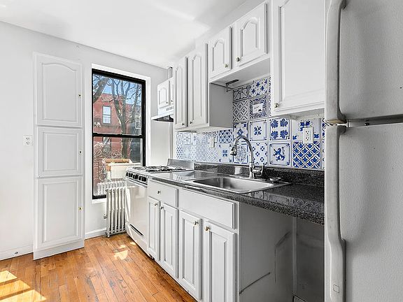 4th image of 218 E 111th St APT 1