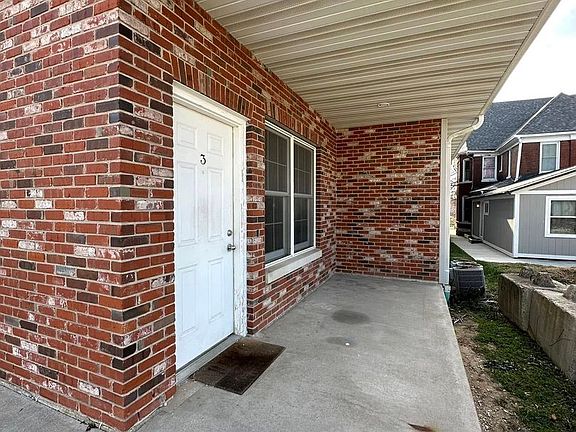 3rd image of 1219 Maine St #3
