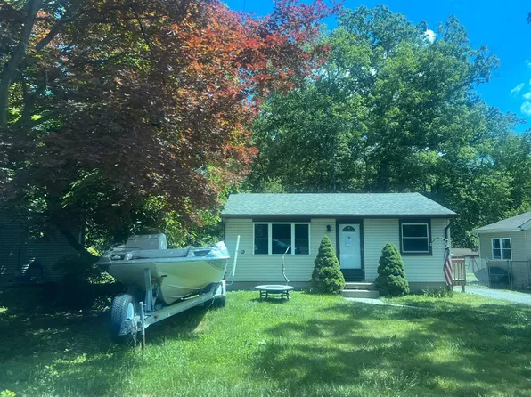 4 Florida Ave, Lake Hopatcong, NJ 07849