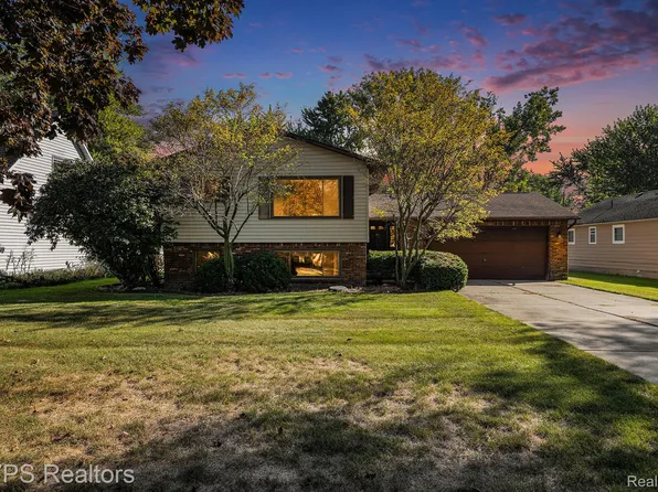 47812 Forbes Dr, Chesterfield, MI 48047