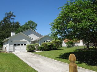 302 Wildberry Ct, Hubert, NC 28539