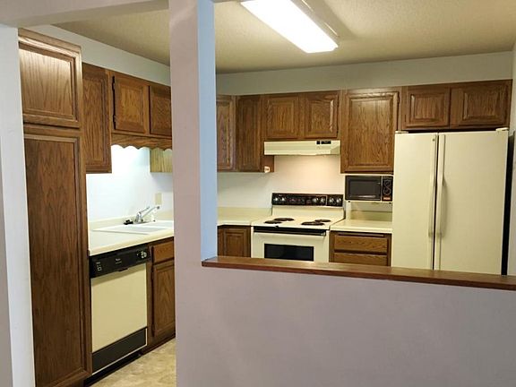 5th image of 10540 43rd Ave N APT 205