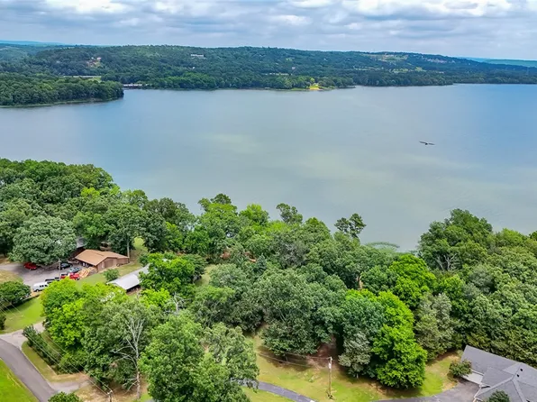 32 Russell Ln, Russellville, AR 72802