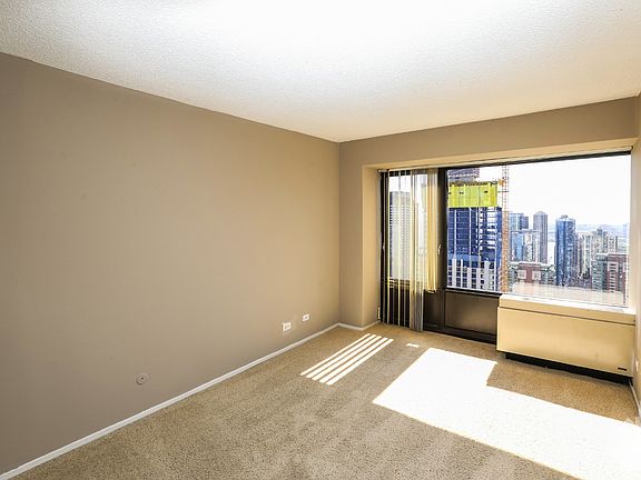 4th image of 448 W Erie St #156