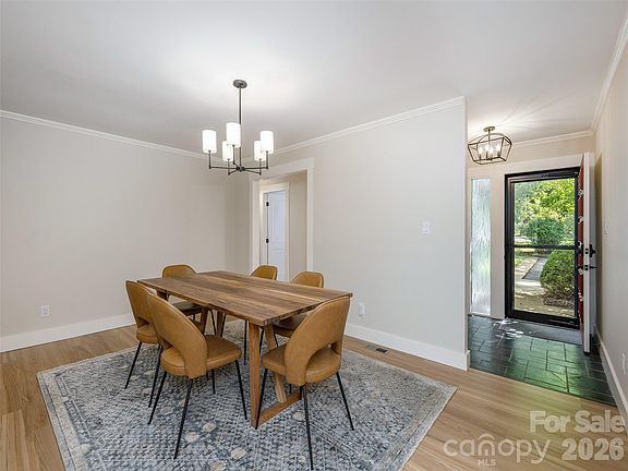 4th image of 433 Crowfields Dr