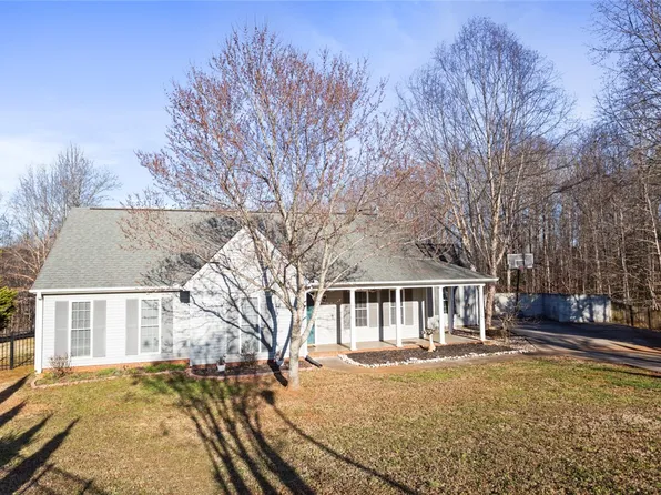 640 Revolutionary Dr, West Union, SC 29696