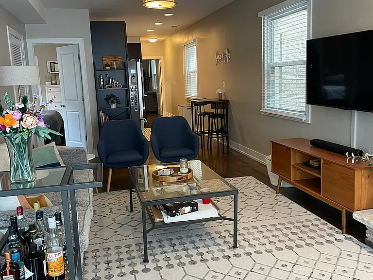 1212 W Henderson St #1 — Photo 3
