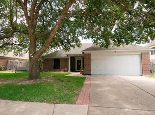 3913 Fernwood Dr, Pearland, TX 77584