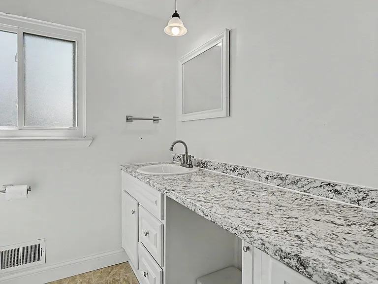 2735 Foster Ave — Photo 18