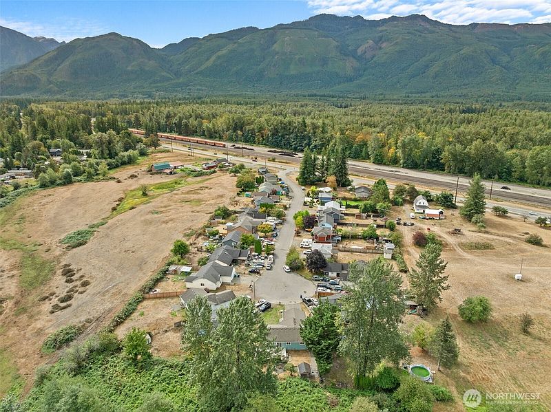 3rd image of 223 Nugget Road