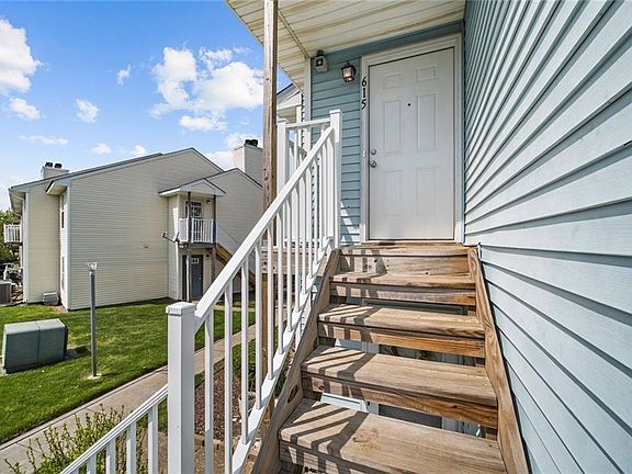 2nd image of 615 Bluff Ct #203