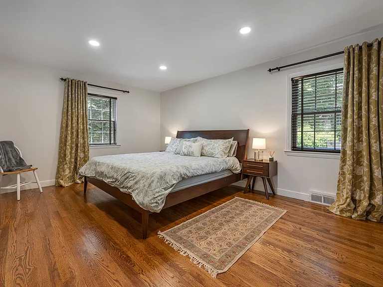 496 Lincoln Ave — Photo 23