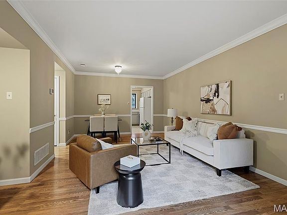 4th image of 250 S Brentwood Blvd APT 1B