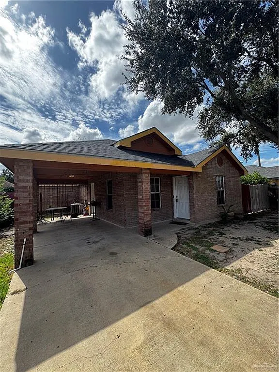 3 bed, 2.0 bath, 1423 sqft, $1,600 — Photo 2